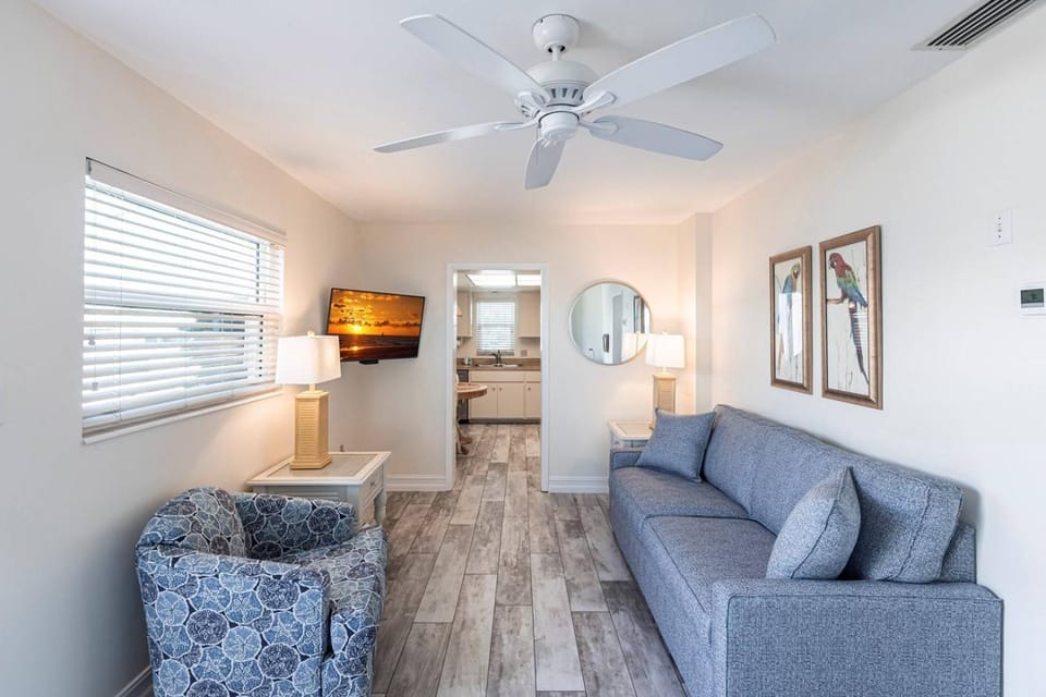 Beachside Escape with Grill, Dining & Views - Perfect for Two! - Aloha Kai #24N House in Siesta Beach