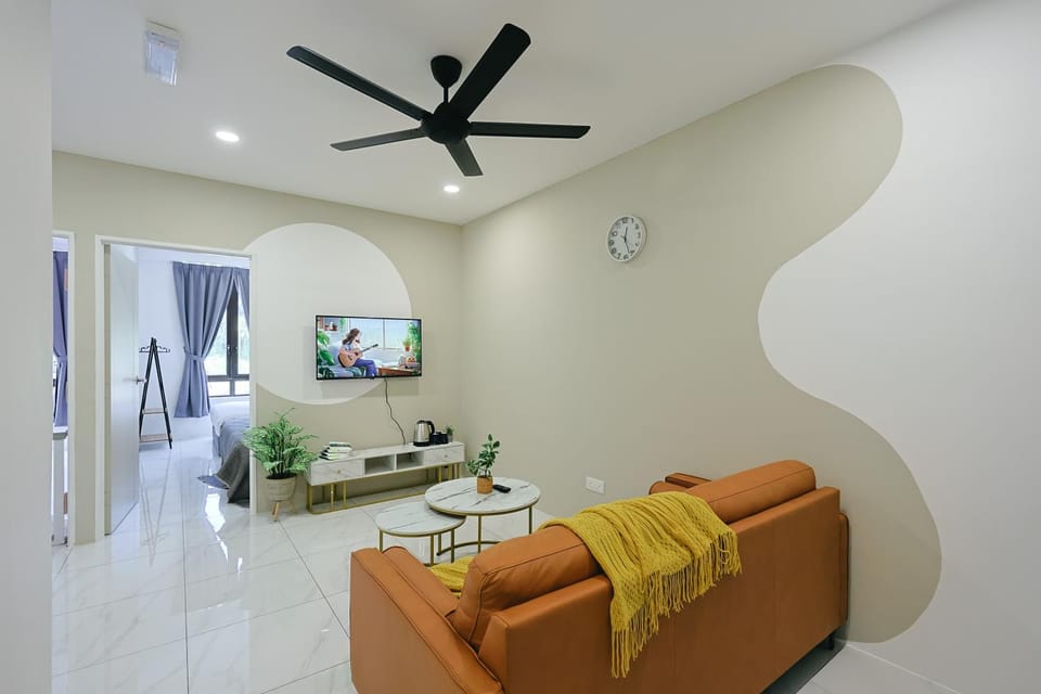 Communal lounge/ TV room, TV and multimedia, Living room, Seating area, Evening entertainment