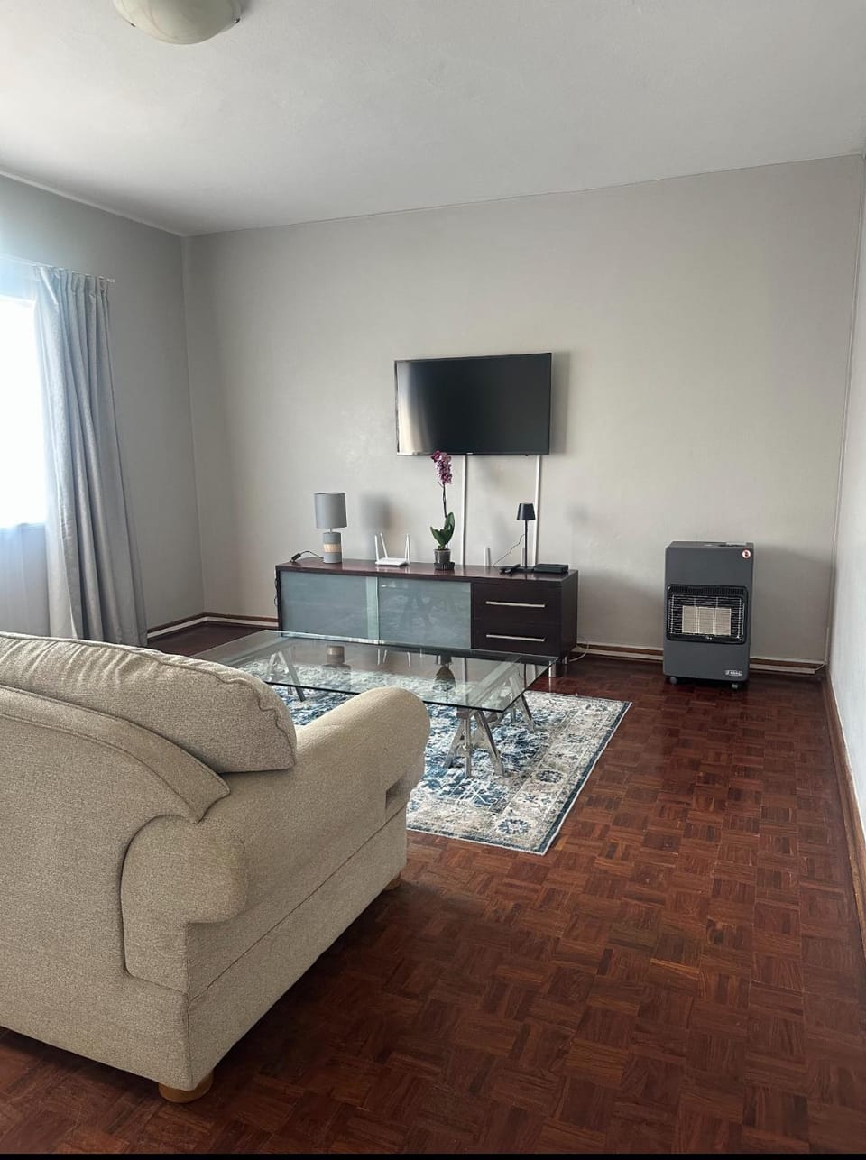 Communal lounge/ TV room, Living room, Seating area