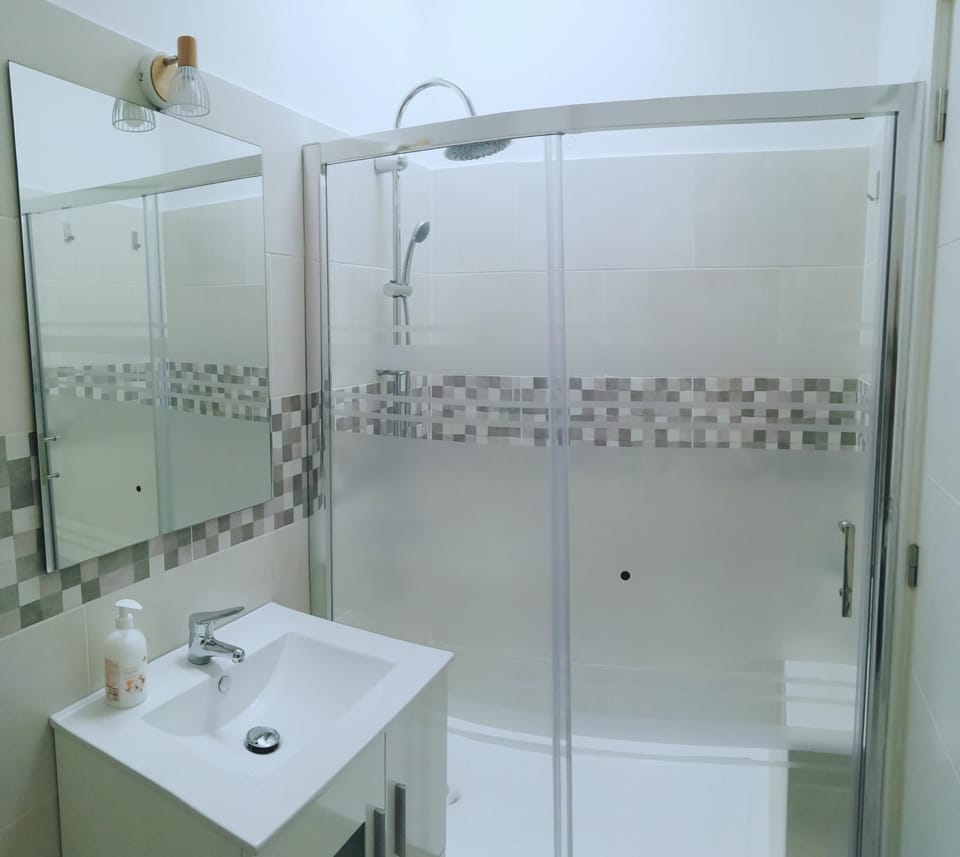 Shower, Bathroom