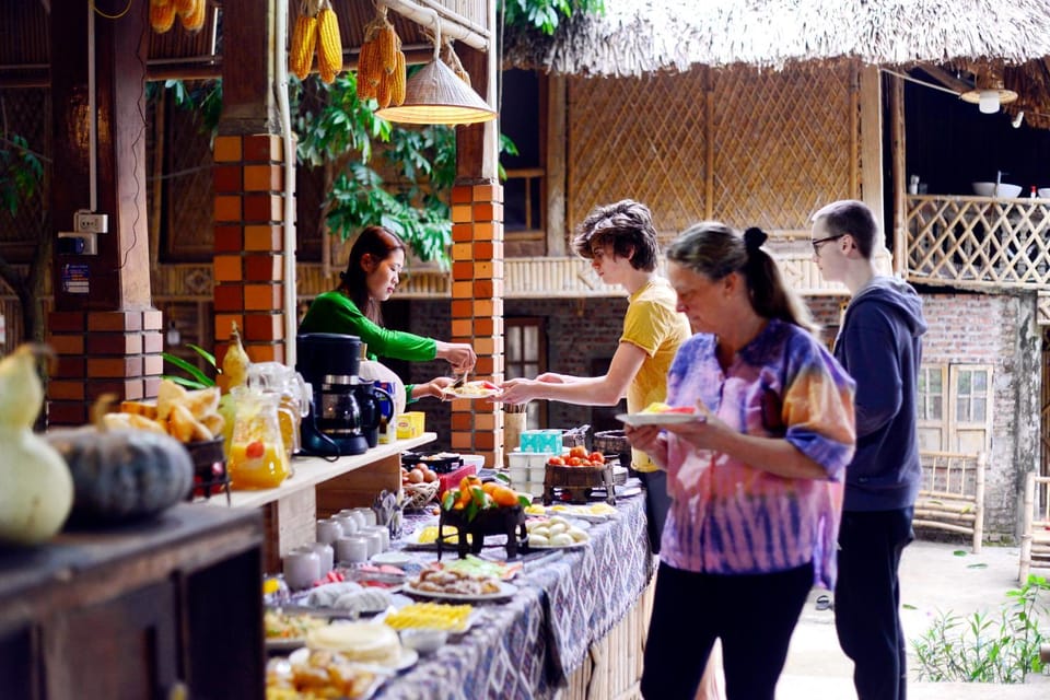 Restaurant/places to eat, Food and drinks, Food, Breakfast, Buffet breakfast, group of guests