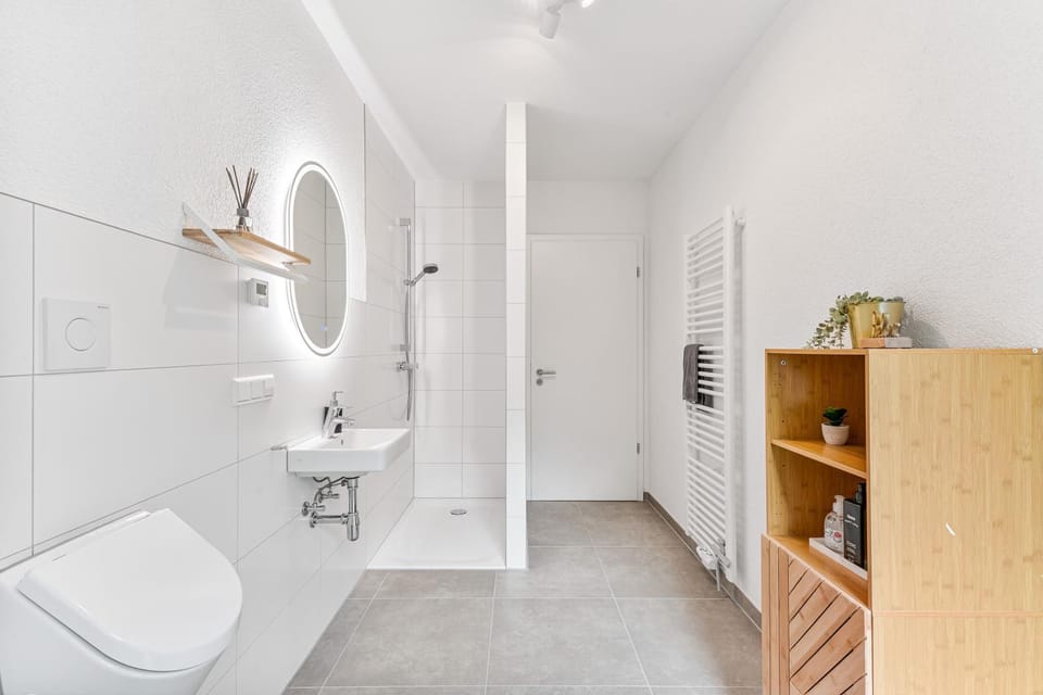 Shower, Toilet, Bathroom, towels