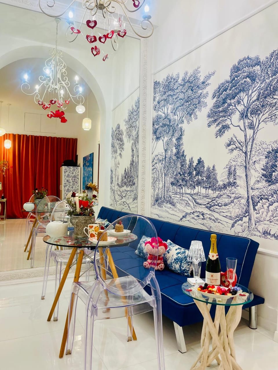 Living room, Food and drinks, Decorative detail, Seating area, Dining area, Food