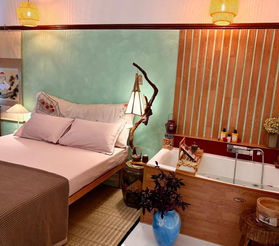 Bed, Photo of the whole room, Bedroom, Bath