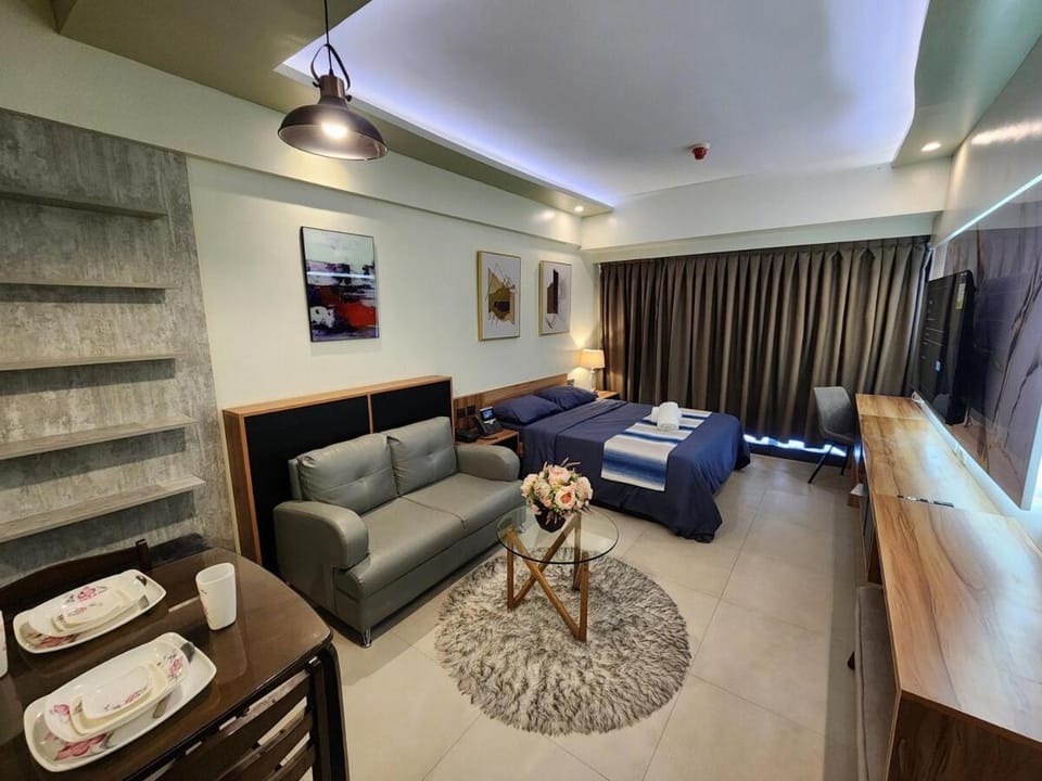 Chic Urban Escape beside Abreeza Apartment in Davao City
