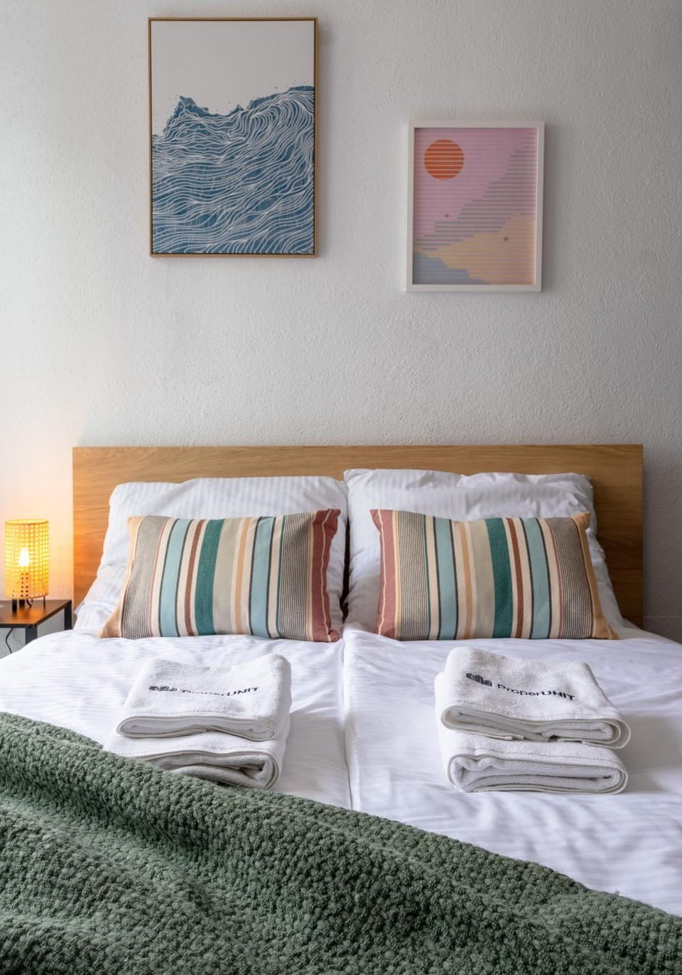 Bed, Bedroom, towels