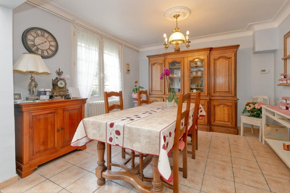 Property building, Living room