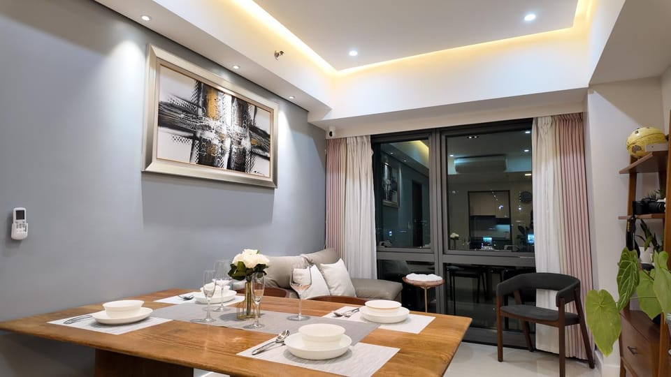 Modern Apartment in Makati CBD with Rooftop Pool & Gym Apartment in Pasay