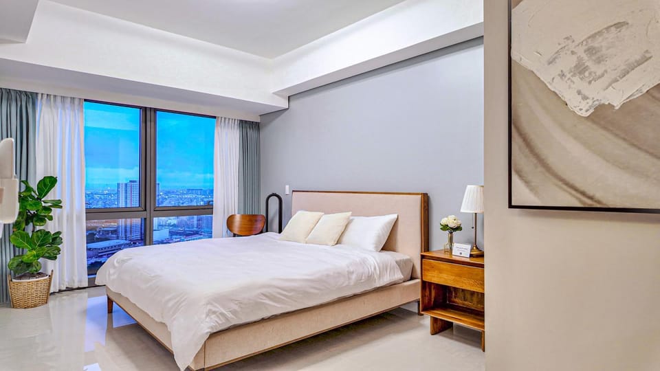 Modern Apartment in Makati CBD with Rooftop Pool & Gym Apartment in Pasay