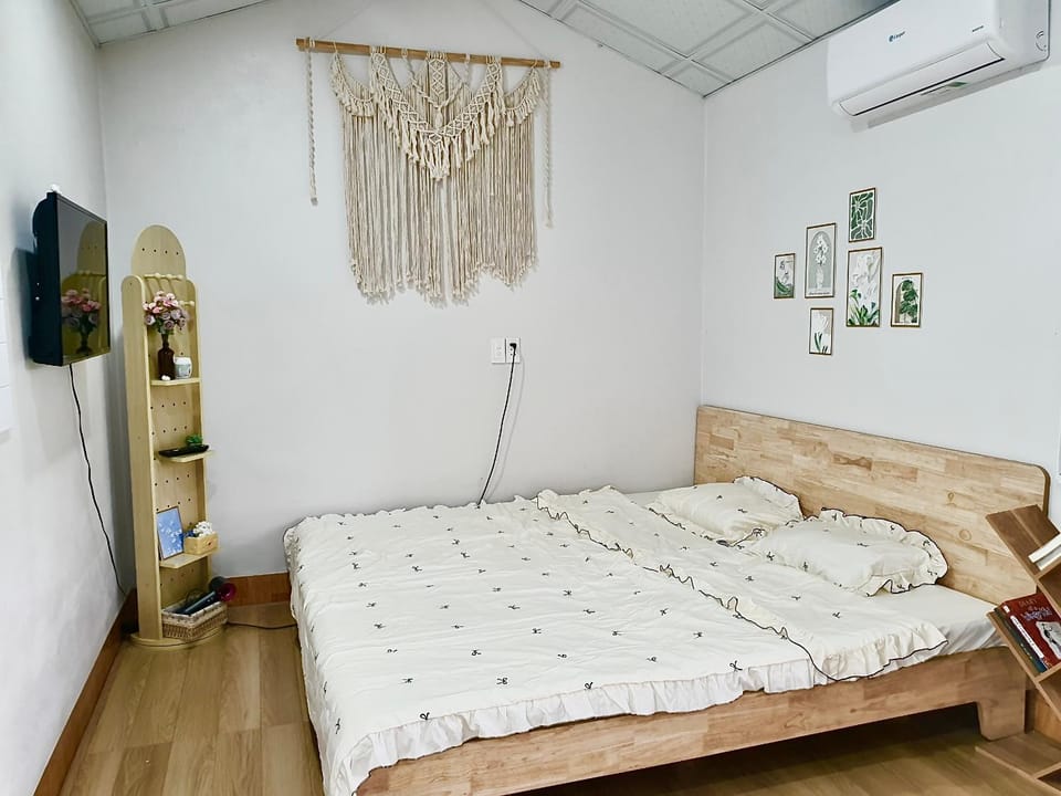 Bed, TV and multimedia, Bedroom, air conditioner