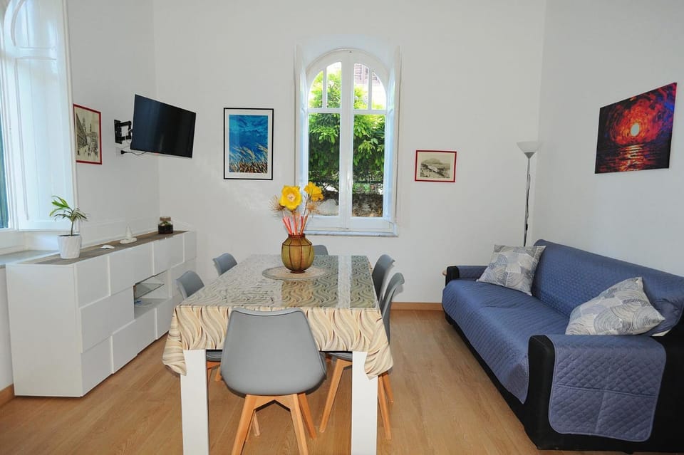 Communal lounge/ TV room, TV and multimedia, Living room, Lounge or bar, Garden view, Breakfast, Lunch