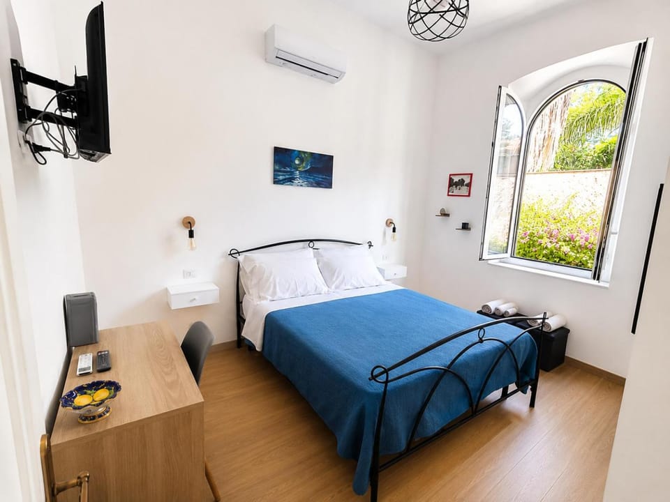 Bed, TV and multimedia, Bedroom, Garden view, air conditioner
