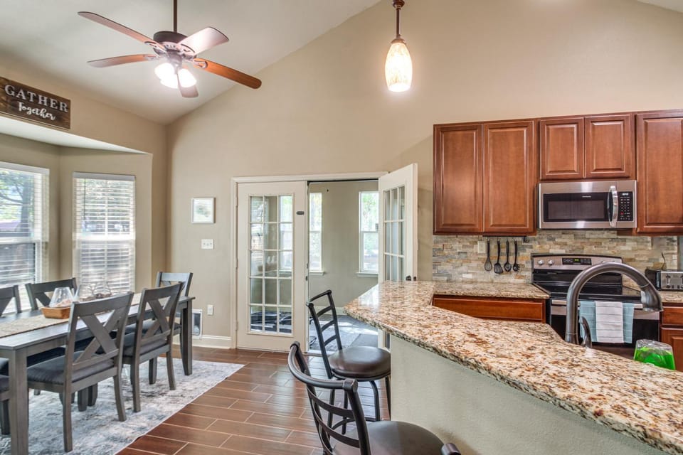 Spacious Yard! Navarre Home in Quiet Neighborhood House in Alabama