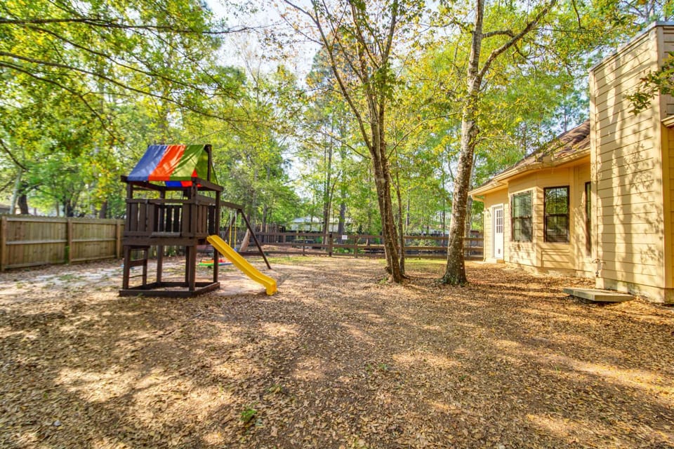 Spacious Yard! Navarre Home in Quiet Neighborhood House in Florida