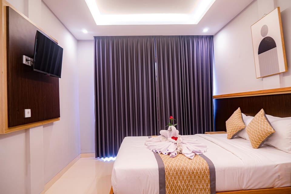 Bed, TV and multimedia, Photo of the whole room, Bedroom