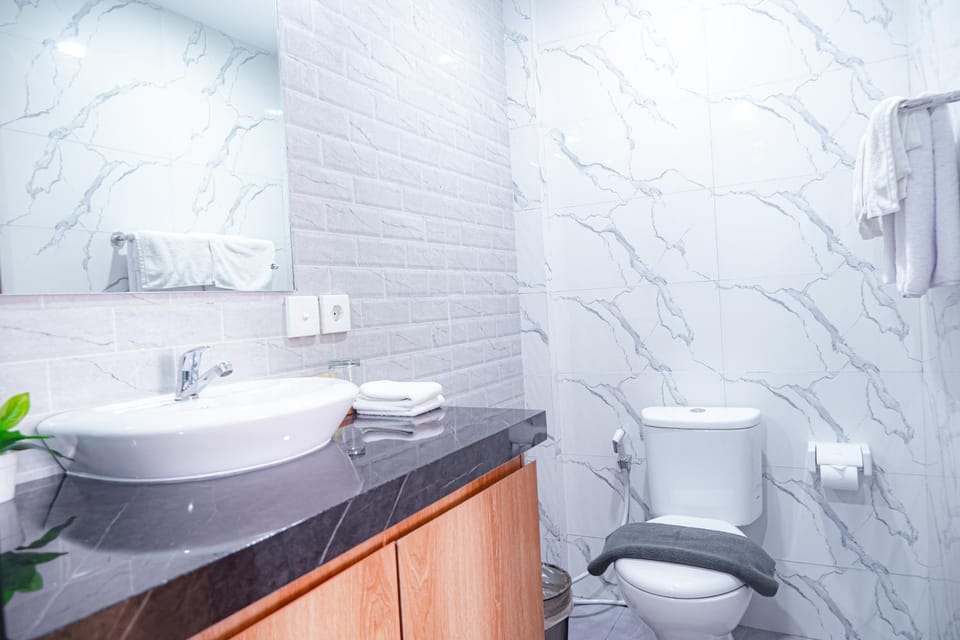 Toilet, Bathroom, towels, Internal: Not applicable to any particular room