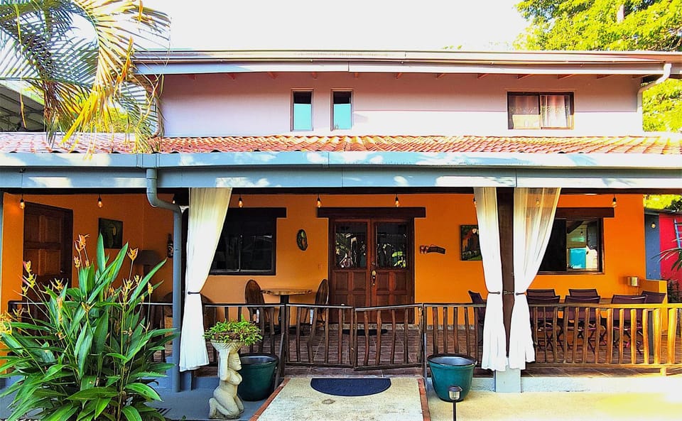 Property building, Patio, Day, Balcony/Terrace