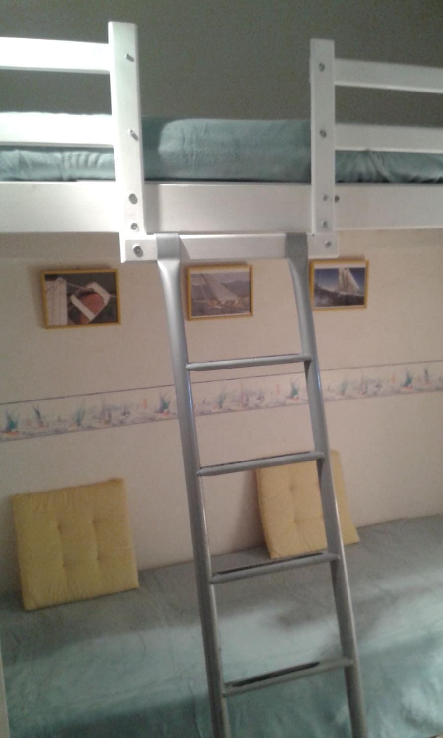 Bed, Photo of the whole room, bunk bed