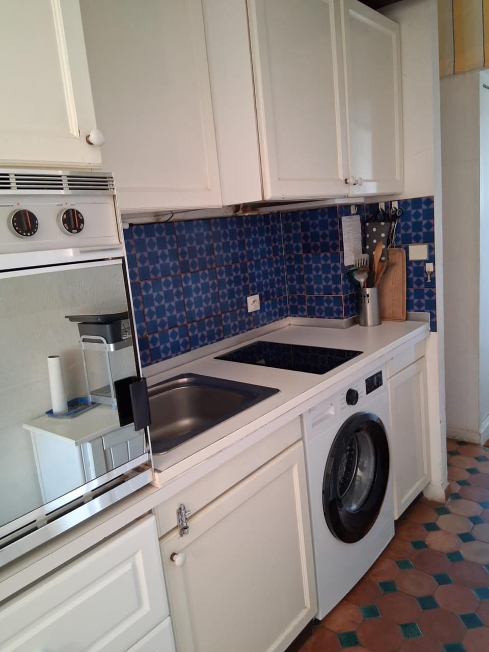 Kitchen or kitchenette, Communal kitchen, stove, kitchen