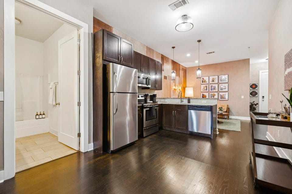 Neon Daes Amazing 1 Bedroom Near Vandy and Broadway House in Nashville