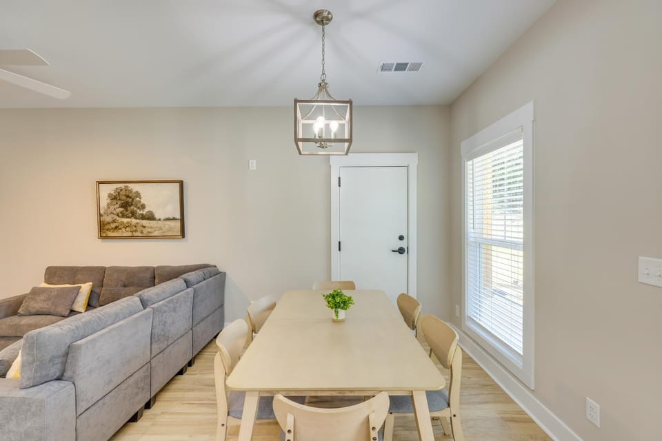 Close to Sports Complex: Modern Millbrook Duplex! Apartment in Millbrook
