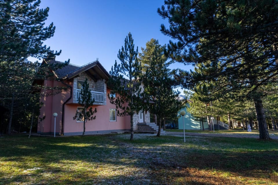 Property building, Day, Garden, Garden view