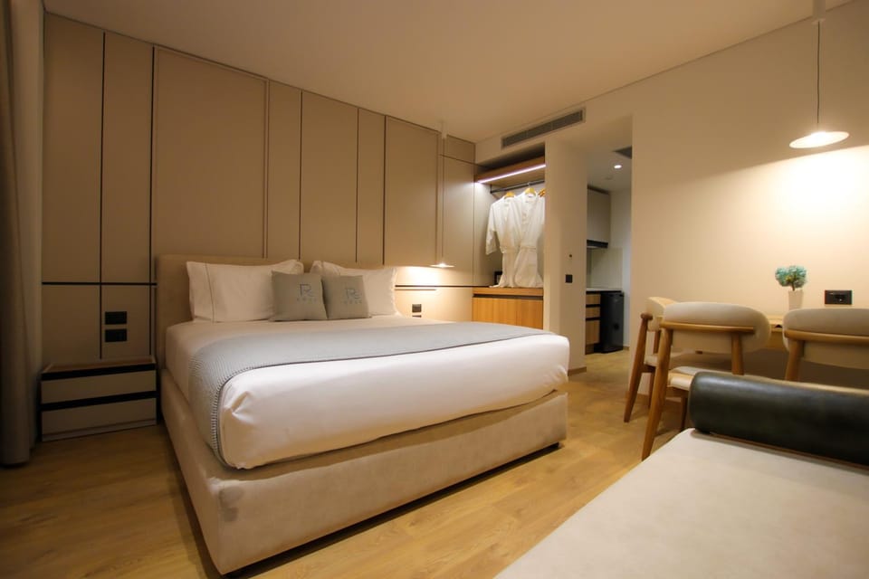 Bed, Kitchen or kitchenette, Photo of the whole room, Bedroom, wardrobe