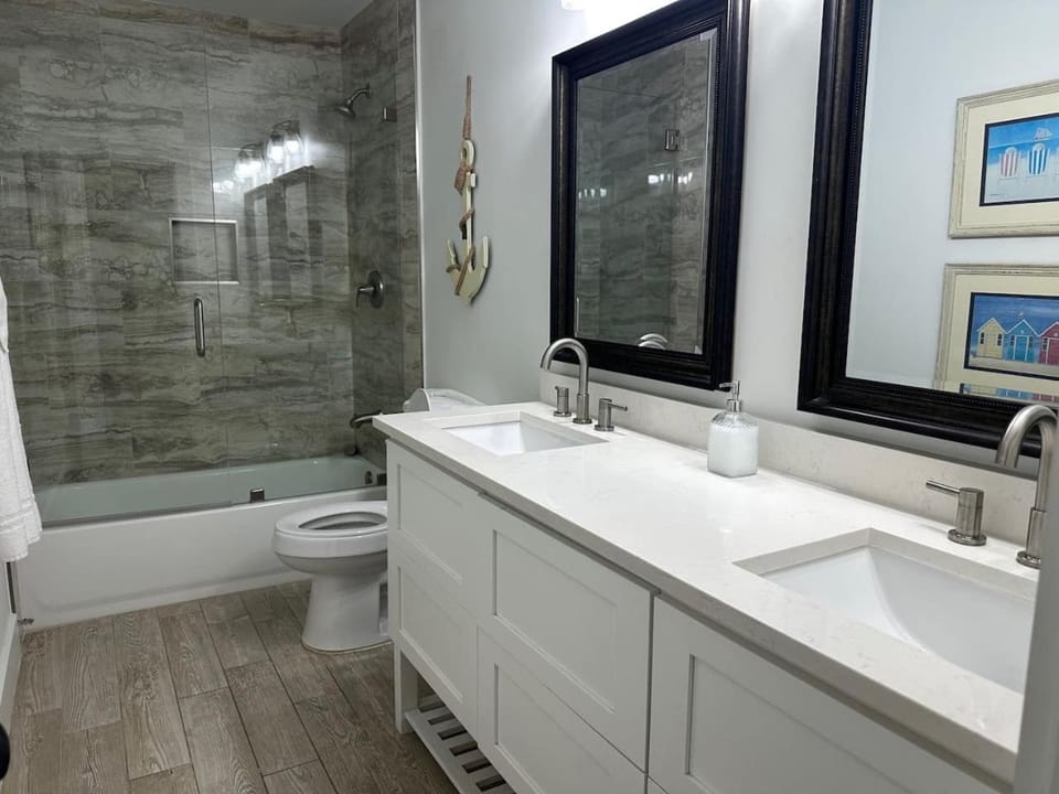 Shower, Toilet, Bathroom, Bath