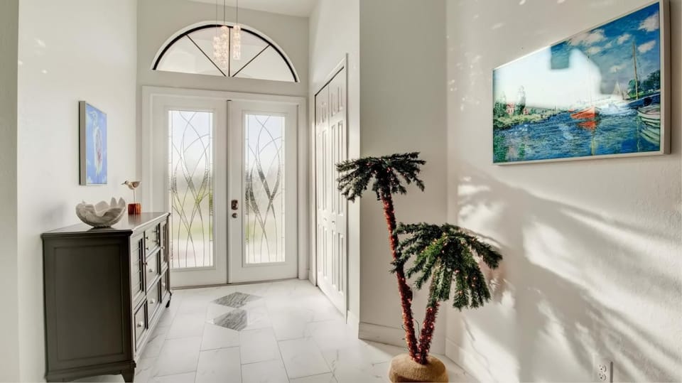 Villa Coastal Comfort Cove - Beautiful Pool Home with Gulf access Villa in Cape Coral