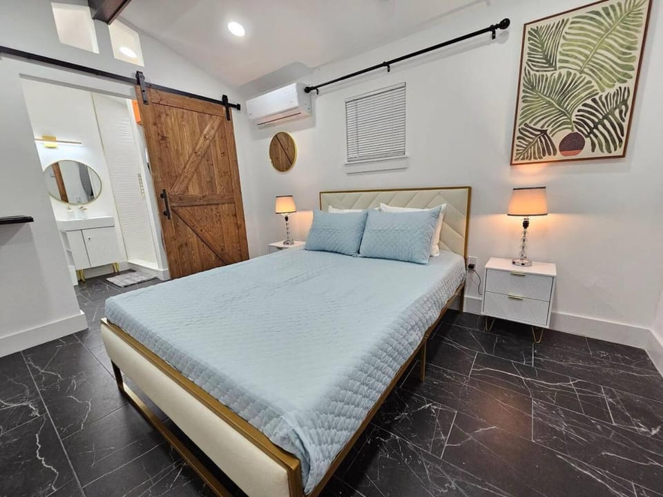 Comfy Tiny Home WP Large Private Deck Queen bed Apartment in Winter Park