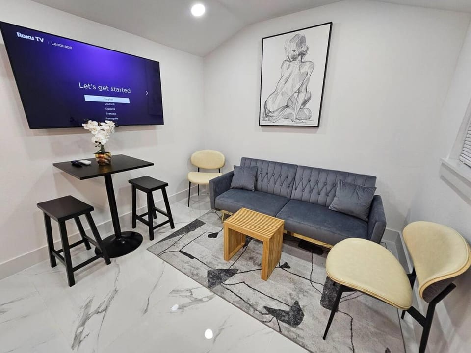 Comfy Tiny Home WP Large Private Deck Queen bed Apartment in Winter Park