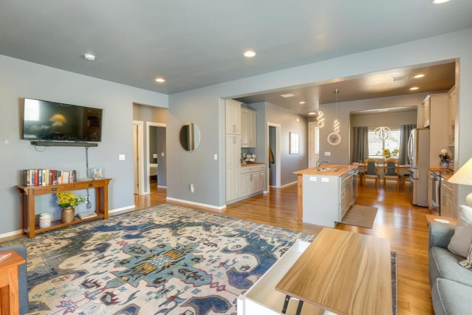 3BR 2BA Kingman Home w Patio Fire Pit House in Kingman