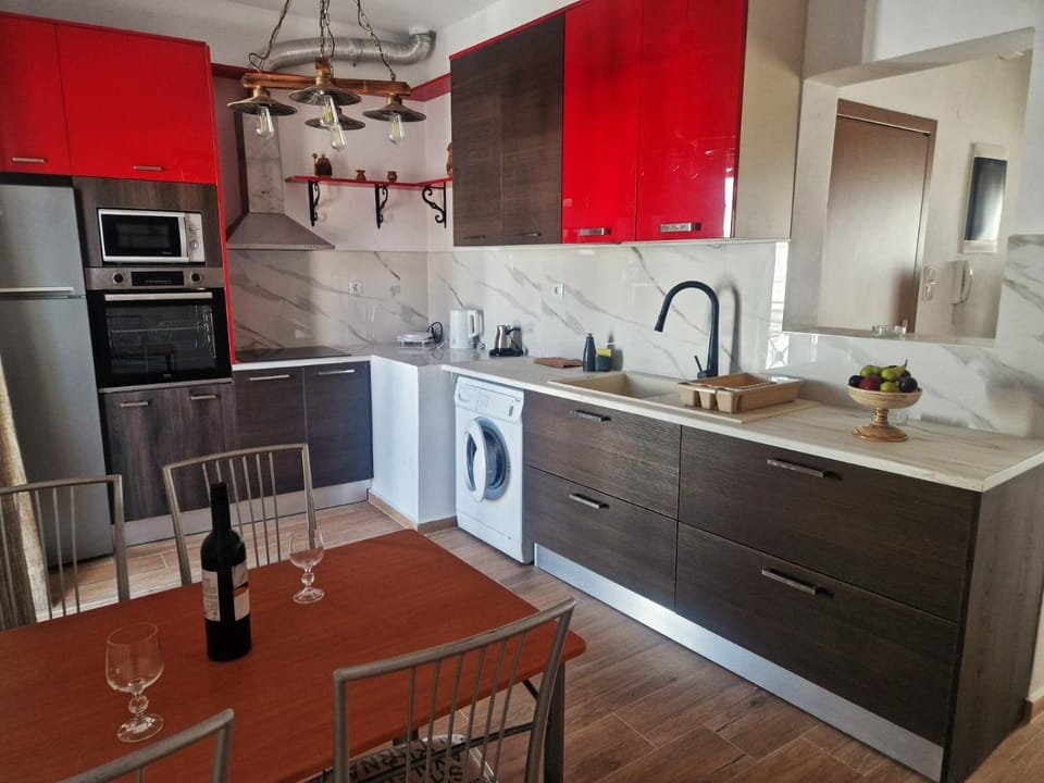 Kitchen or kitchenette, Dining area, dishwasher, oven, stove, toaster