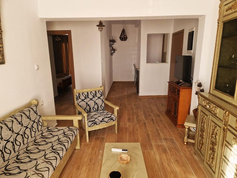 TV and multimedia, Living room, Seating area, furniture