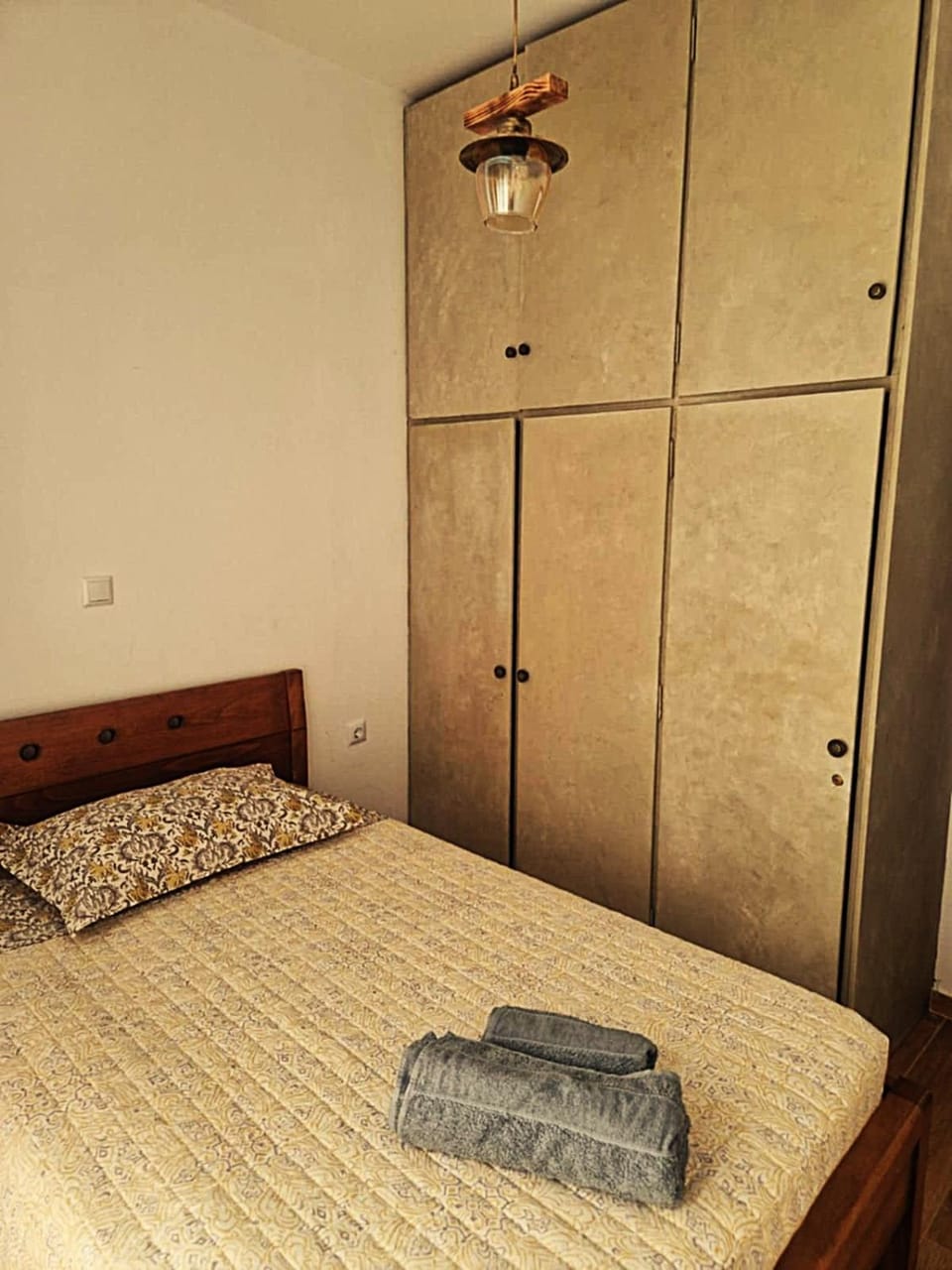 Bed, Bedroom, towels, wardrobe