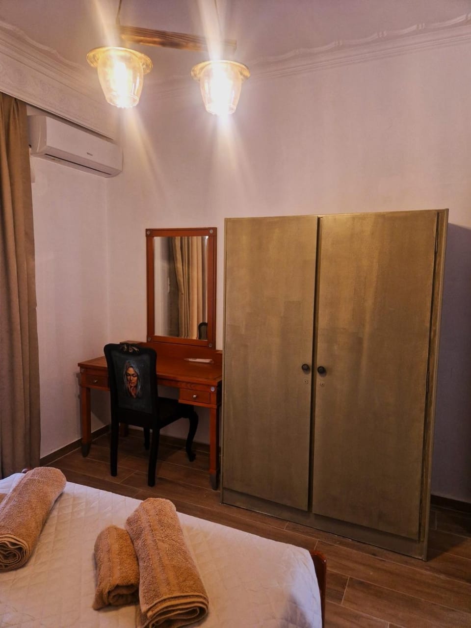 Bed, Decorative detail, Bedroom, wardrobe