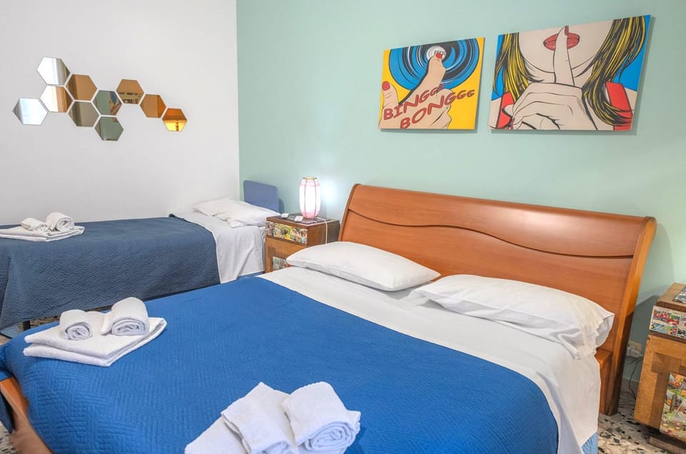 Photo of the whole room, Decorative detail, Bedroom