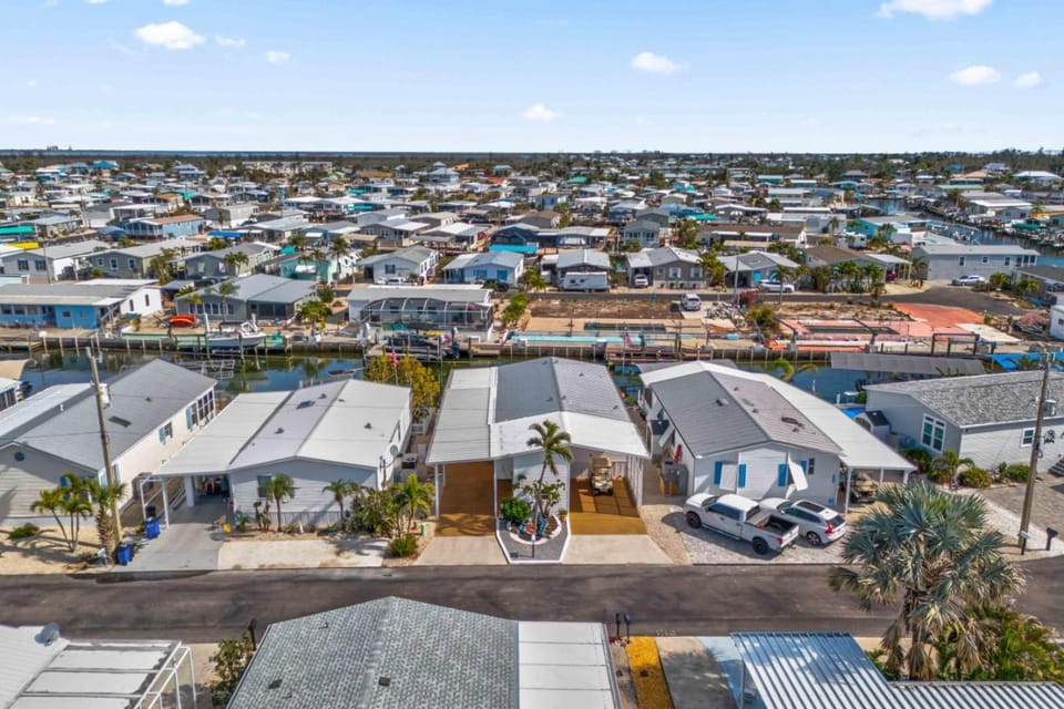 Property building, Neighbourhood, Bird's eye view, Location