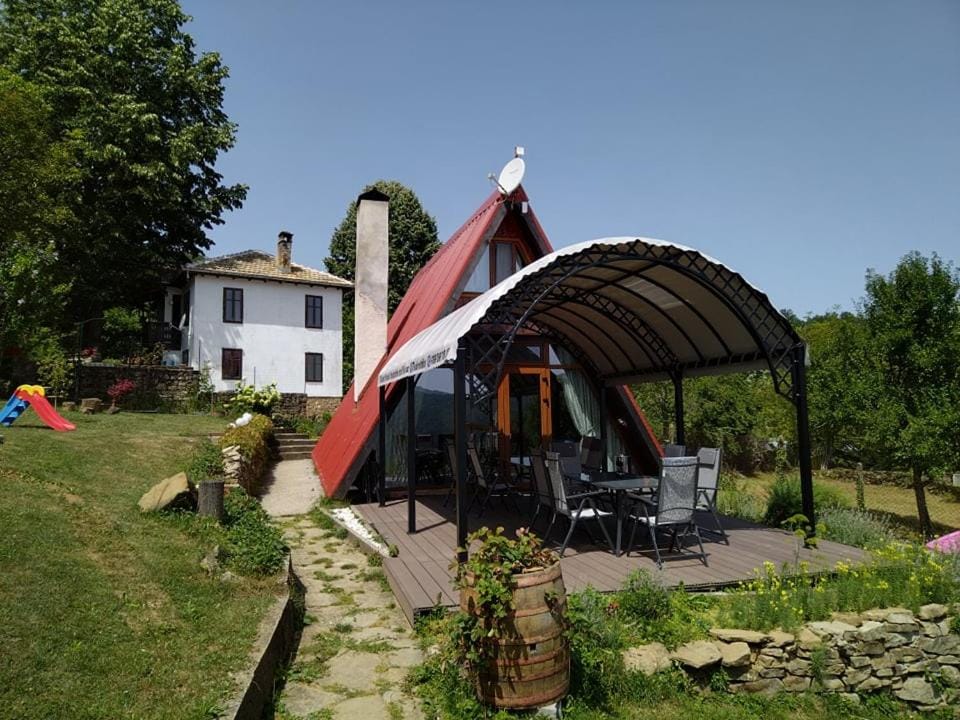 Property building, Spring, Day, Natural landscape, BBQ facilities, Garden, Garden view