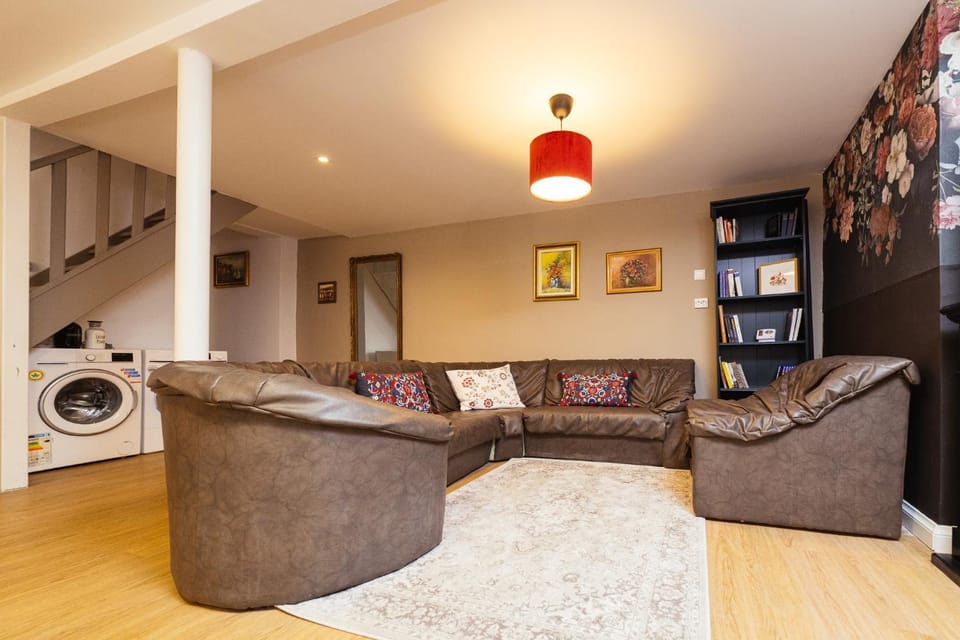Library, Living room, washing machine, dryer