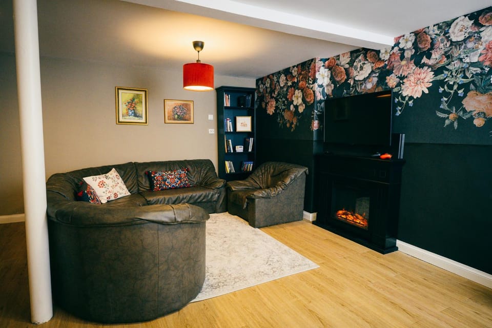 TV and multimedia, Living room, Seating area