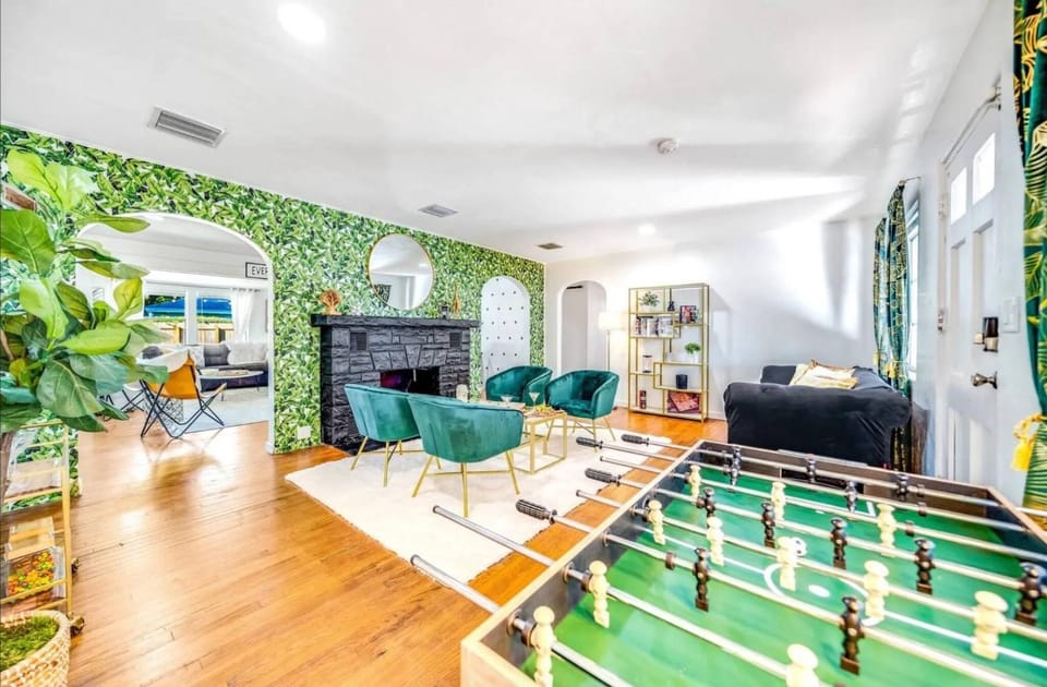Billiard, Game Room, Living room, Other, Seating area
