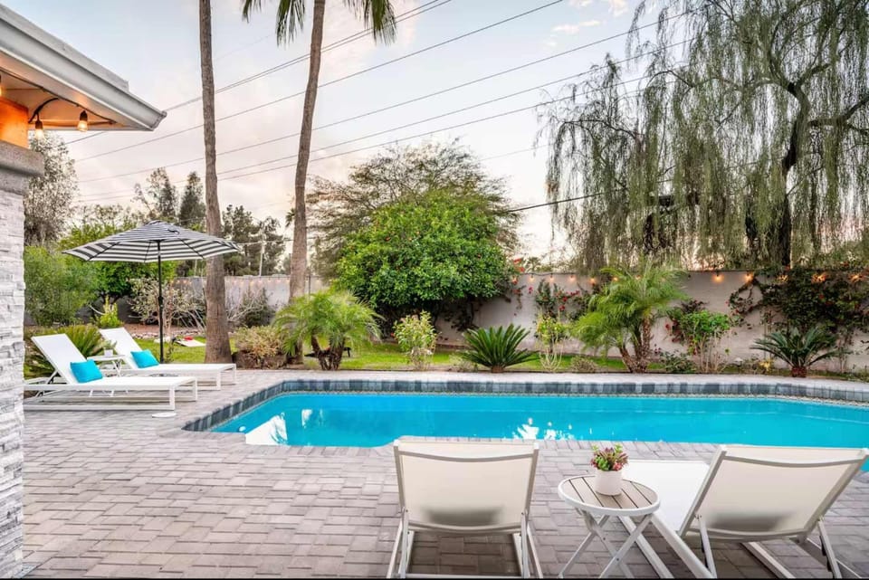 Family Pool House Oasis with Game Room House in Scottsdale