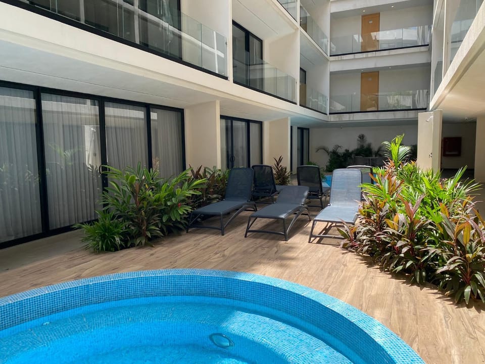 Swimming pool, Internal: Not applicable to any particular room