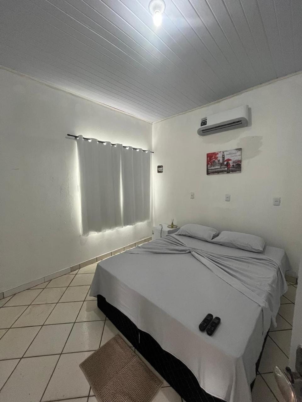 Bed, Photo of the whole room, Bedroom, air conditioner