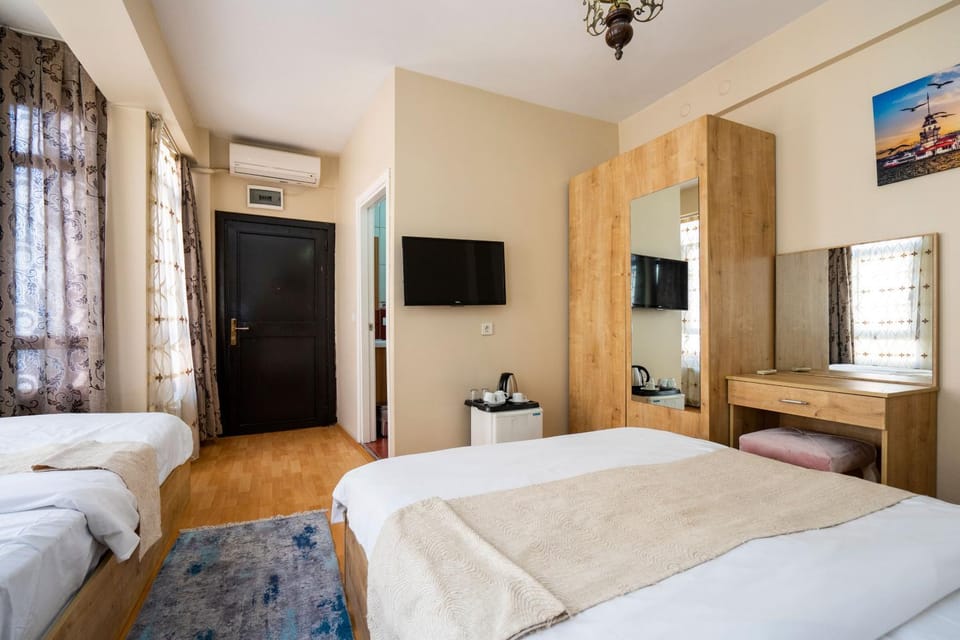 Bed, TV and multimedia, Bedroom, wardrobe