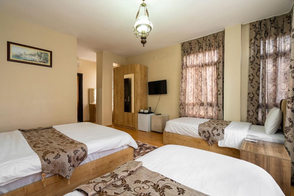 Bed, TV and multimedia, Bedroom, towels