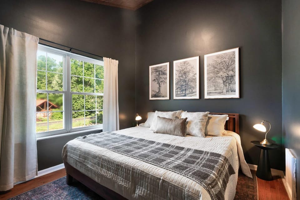 Prime Location Upgraded Townhome Hot Tub House in Pigeon Forge