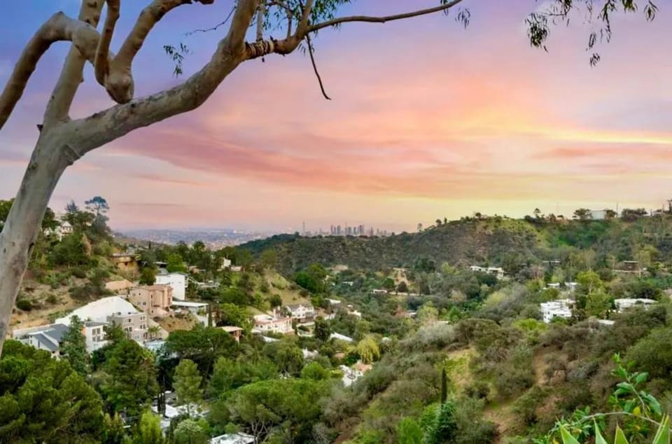 Nearby landmark, Day, Neighbourhood, Natural landscape, Mountain view, Sunrise, Sunset