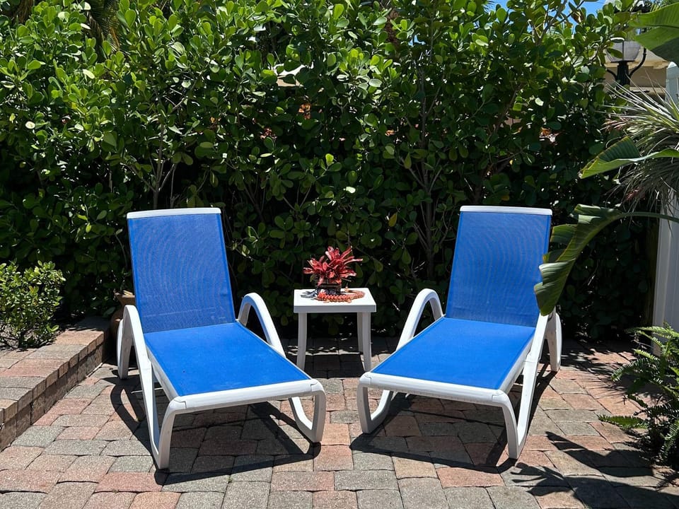 Seating area, Garden view, Pool view, sunbed